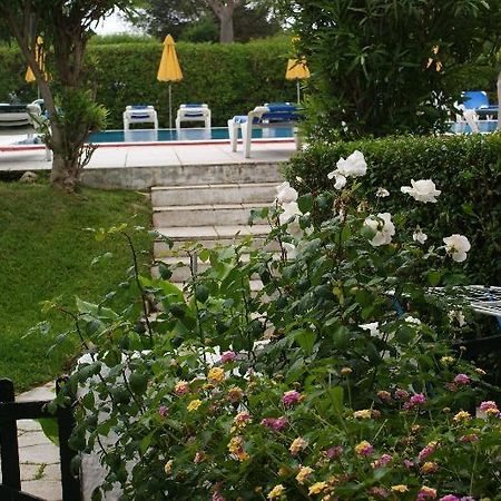 Hamilton Court Aparthotel Santo Tomas Ngoại thất bức ảnh