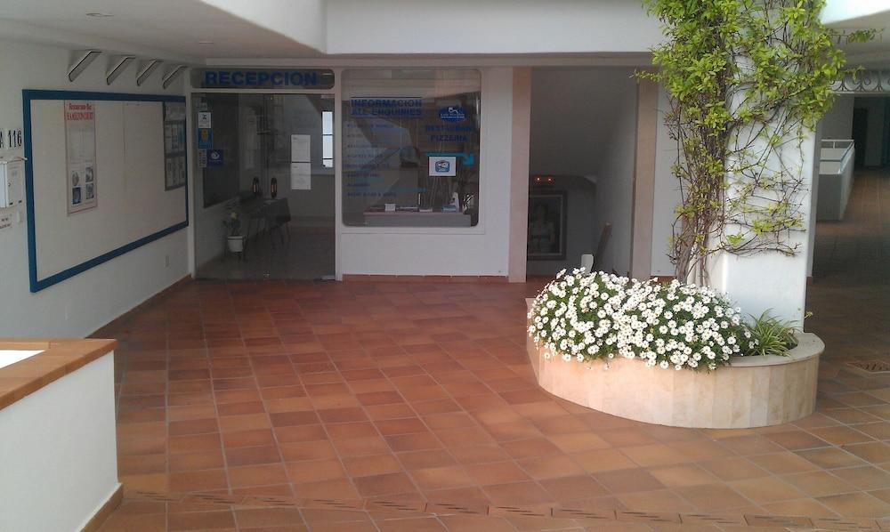Hamilton Court Aparthotel Santo Tomas Ngoại thất bức ảnh