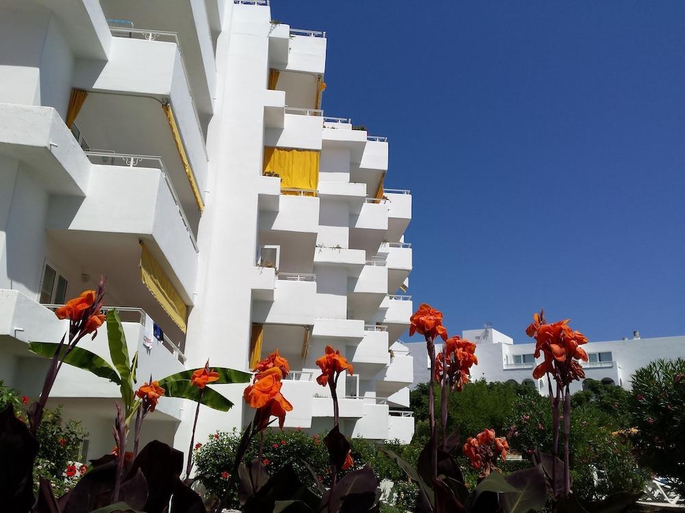 Hamilton Court Aparthotel Santo Tomas Ngoại thất bức ảnh